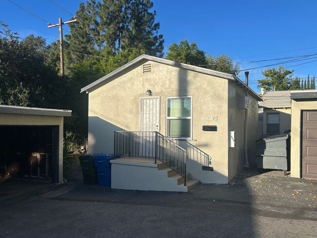 property at 2227 1/2-2232 Mira Vista Ave