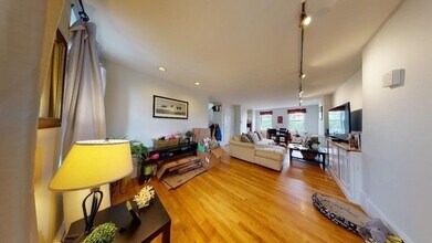 408 Sumner St, Unit #2 in Boston, MA - Foto de edificio - Building Photo