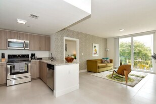1710 SW 27th Ave in Miami, FL - Building Photo