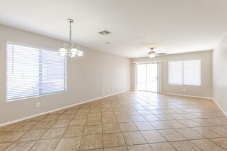 13273 W Mauna Loa Ln in Surprise, AZ - Building Photo - Building Photo