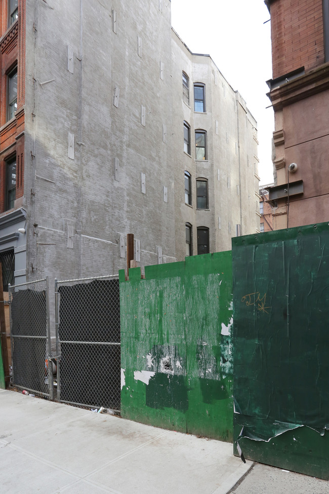 324 E 94th St in New York, NY - Building Photo - Building Photo