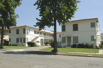 104-114 N 1st St in Alhambra, CA - Foto de edificio - Building Photo