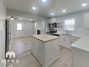 900 Chalmers St in Durham, NC - Foto de edificio - Building Photo