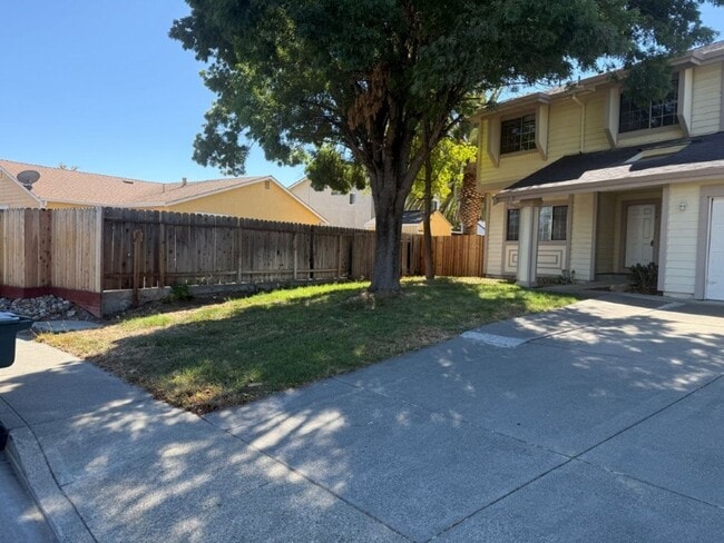 306 Dublin Way in Vacaville, CA - Foto de edificio - Building Photo
