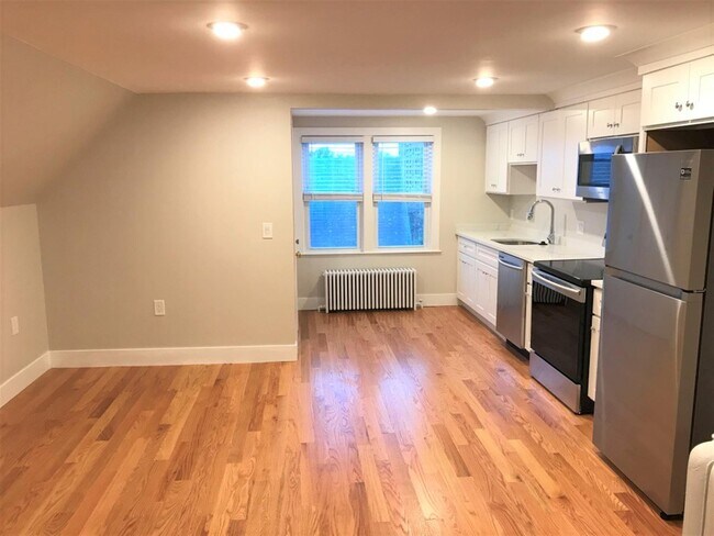 28 Fairmount Ave, Unit 3 in Somerville, MA - Building Photo - Building Photo