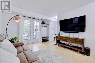 2504 Post Rd in Oakville, ON - Building Photo - Building Photo