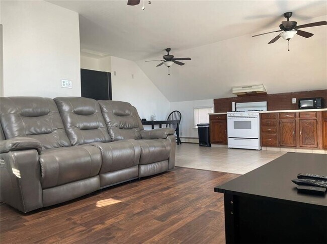 78 Memorial Dr-Unit -2 in Pawtucket, RI - Foto de edificio - Building Photo