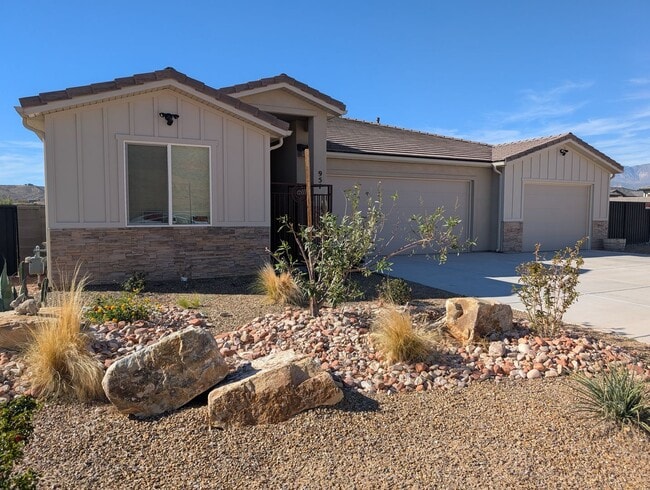 property at 951 N Main St