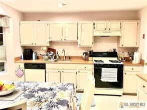 816 Plymouth Rd in North Brunswick, NJ - Building Photo - Building Photo