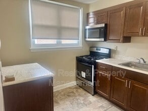 910 E Sharpnack St in Philadelphia, PA - Building Photo - Building Photo