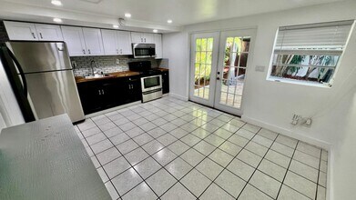 48 SW 14th St in Dania Beach, FL - Building Photo - Building Photo