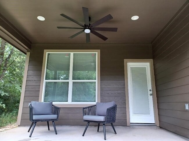 property at 11931 Lakeview Manor Dr