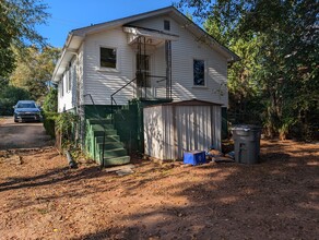 808 Perry Rd in Greenville, SC - Foto de edificio - Building Photo