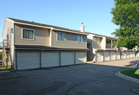 Valley Way Village Apartments in Apple Valley, MN - Foto de edificio - Building Photo