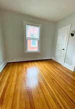 22 Kelley St in Bristol, CT - Foto de edificio - Building Photo