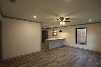 2325 Airline Dr in Tyler, TX - Building Photo - Building Photo