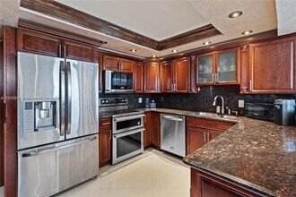 1912 S Ocean Dr in Hallandale Beach, FL - Building Photo - Building Photo