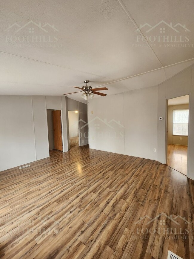 924 Lebanon Rd in Pendleton, SC - Building Photo - Building Photo