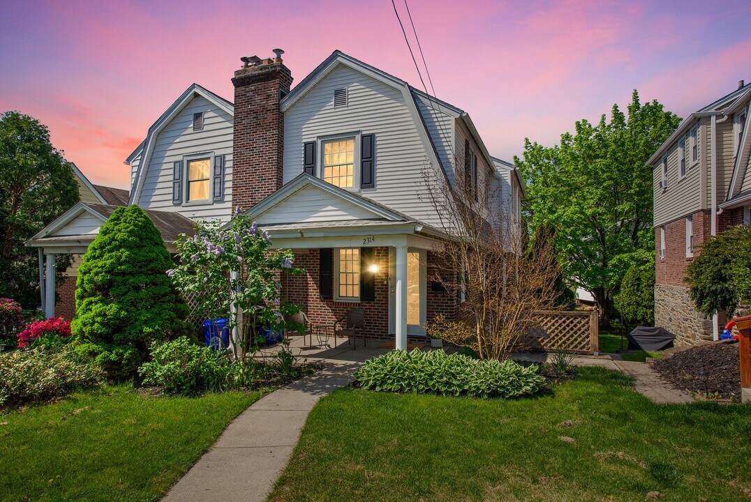 2314 Bryn Mawr Ave in Ardmore, PA - Foto de edificio
