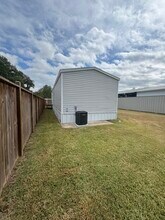 5695 Indian Trl in Beaumont, TX - Building Photo - Building Photo