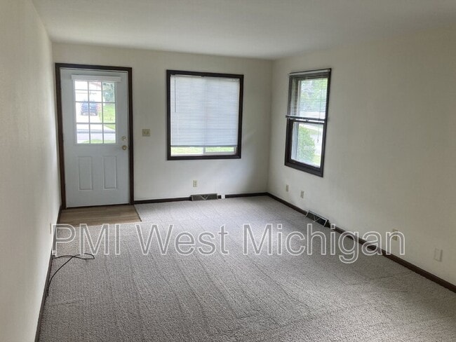 7255 Periwinkle Ave SE in Grand Rapids, MI - Building Photo - Building Photo