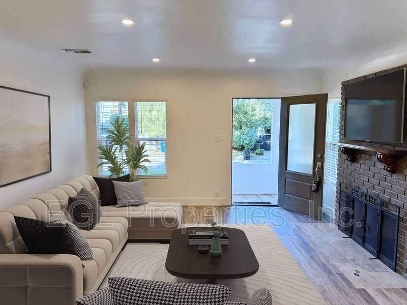 14944 Greenleaf St in Los Angeles, CA - Building Photo