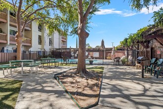 Parkview Apartments in Concord, CA - Building Photo - Building Photo