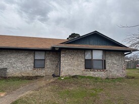 4381 Stoneridge Dr in Flint, TX - Building Photo