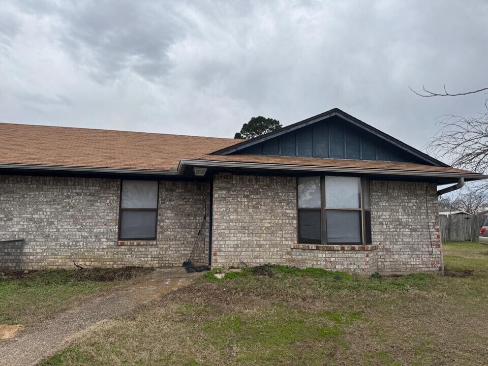 4381 Stoneridge Dr in Flint, TX - Building Photo