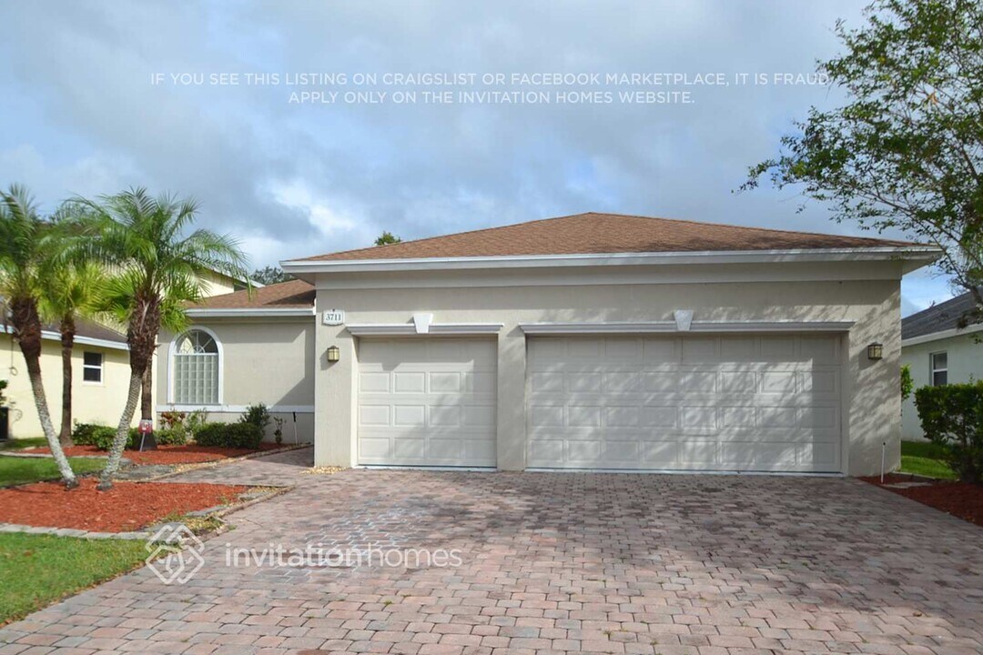 3711 65th Ave E in Sarasota, FL - Building Photo