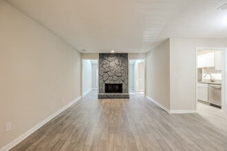 The Ivy Brookhaven in Atlanta, GA - Building Photo - Interior Photo