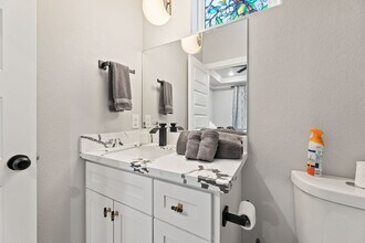 8521 Brandon St in Houston, TX - Building Photo - Building Photo