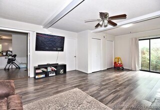 513 N Village Pl in Broken Arrow, OK - Building Photo - Building Photo