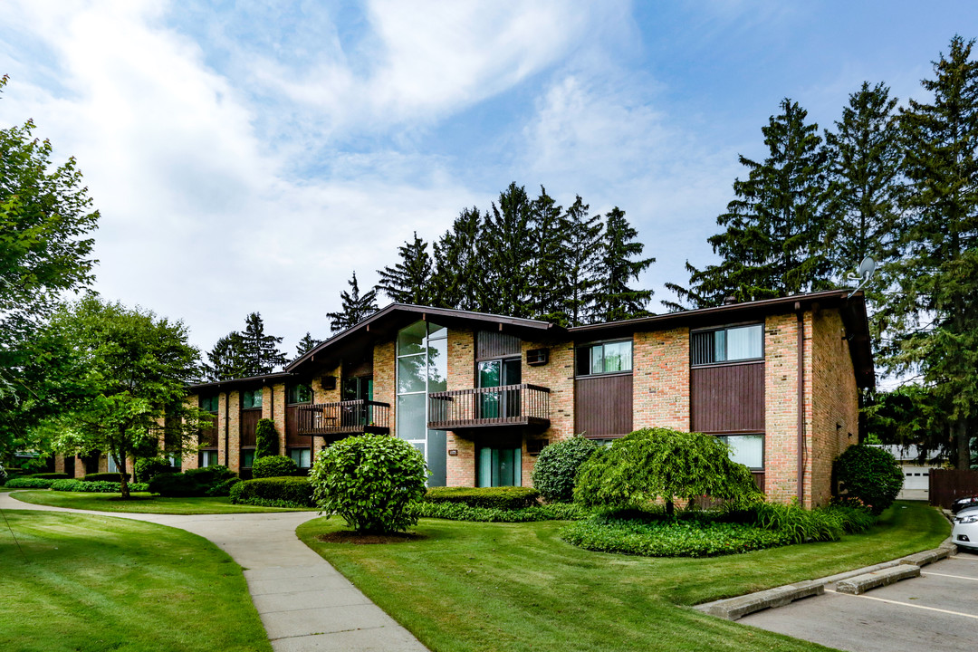 Arbor Forest Apartments in East Lansing, MI - Building Photo