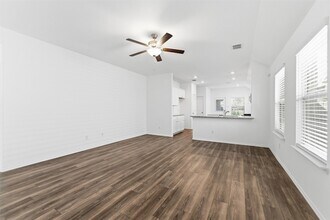 2309 Pyrite Dr in Aubrey, TX - Foto de edificio - Building Photo