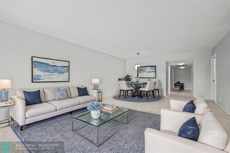 3505 Oaks Way in Pompano Beach, FL - Building Photo - Building Photo