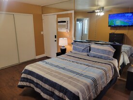 405 Leonard Ave in Las Vegas, NV - Building Photo