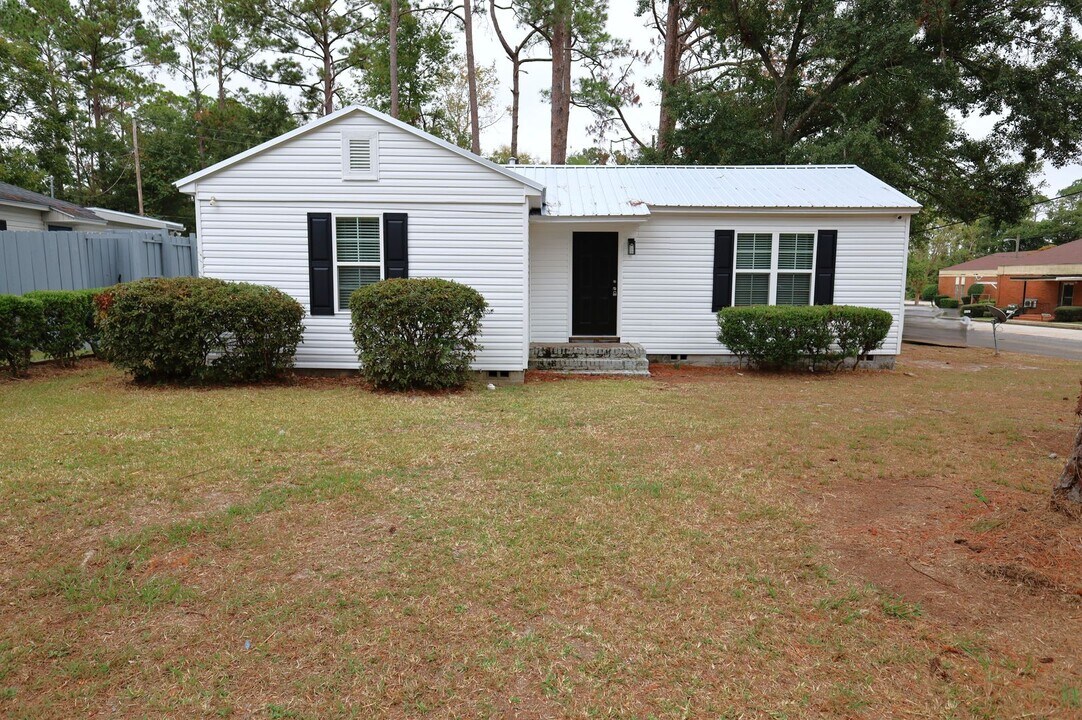 1701 N Lee St in Valdosta, GA - Building Photo