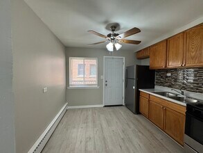 2031 W 111th St in Chicago, IL - Building Photo - Building Photo