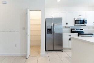 25185 SW 108th Ave in Homestead, FL - Building Photo