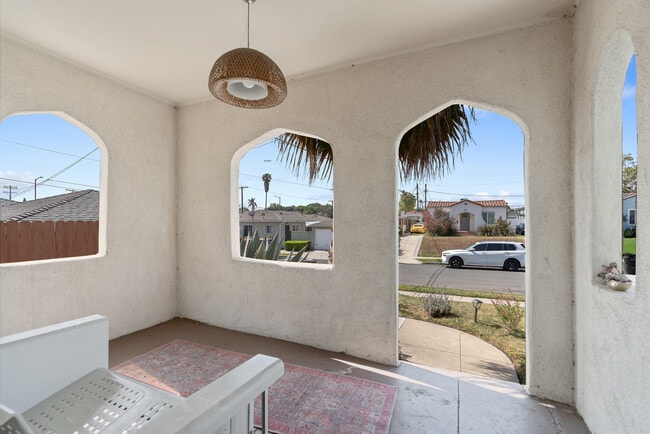 3111 W 69th St in Los Angeles, CA - Foto de edificio - Building Photo