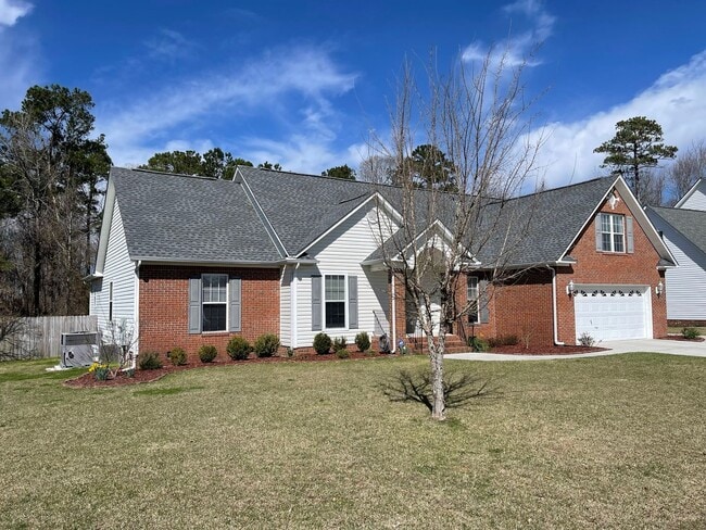 224 Newport Drive in Jacksonville, NC - Building Photo - Building Photo