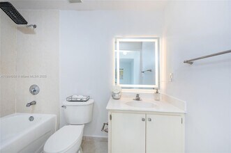 7290 NW 114th Ave in Doral, FL - Building Photo - Building Photo