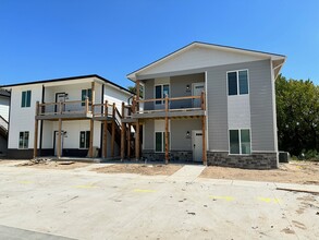 5416 N Gray Dr in Park City, KS - Foto de edificio - Building Photo