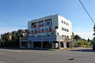 Windows on MLK in Portland, OR - Building Photo - Building Photo