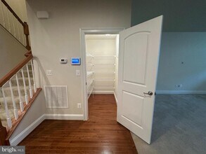 42619 Harlow Meadows Terrace in Sterling, VA - Building Photo - Building Photo