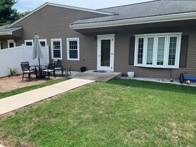 75 Page Rd in Bedford, MA - Building Photo