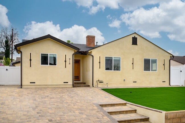 property at 918 University Ave