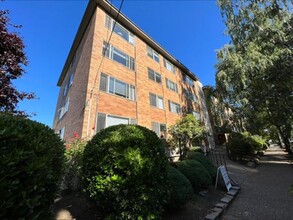 Sheffield in Seattle, WA - Foto de edificio - Building Photo