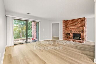 2104 Turtle Run Dr in Richmond, VA - Building Photo - Building Photo